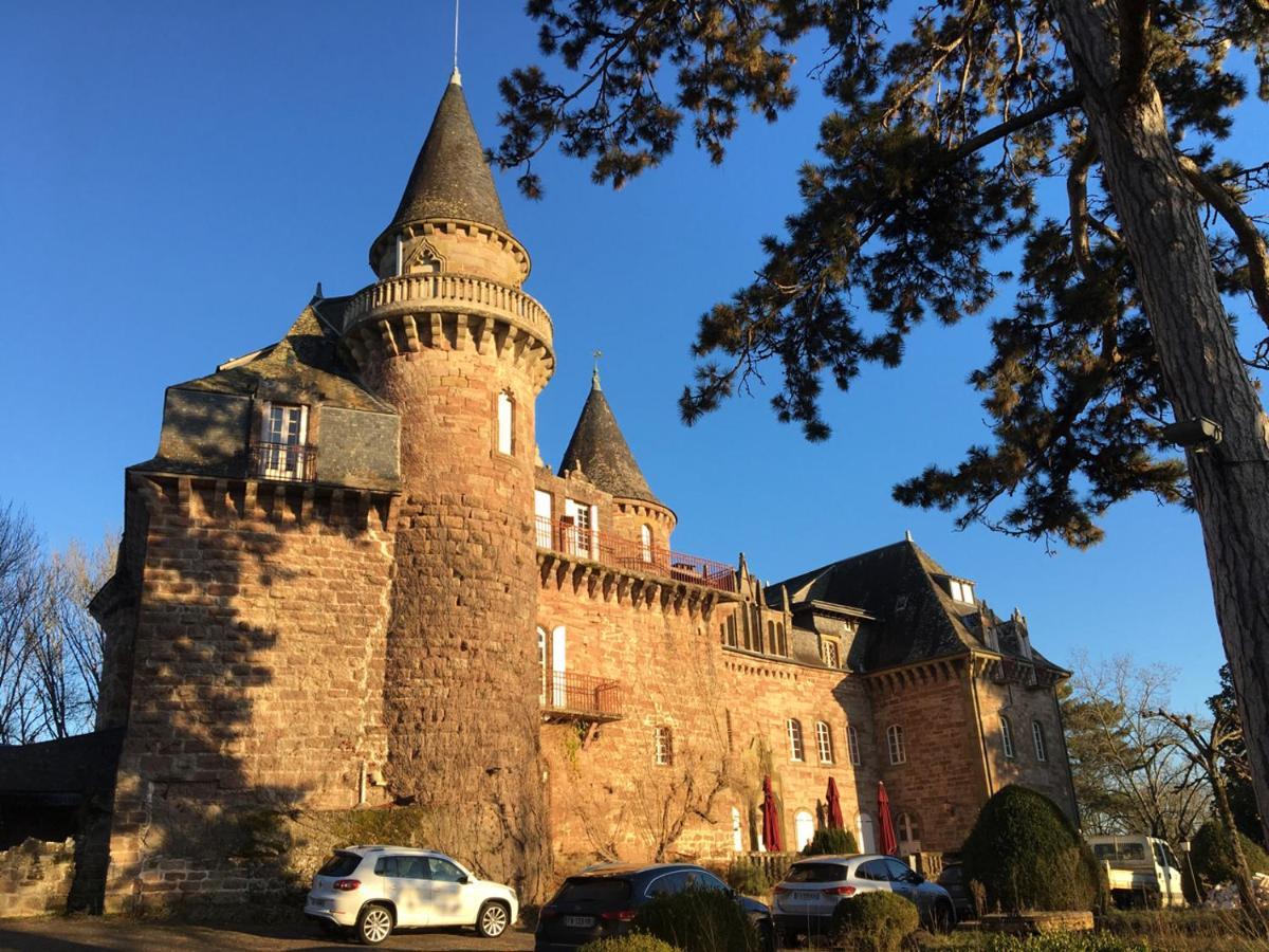 Castel Novel Hotel Varetz Buitenkant foto