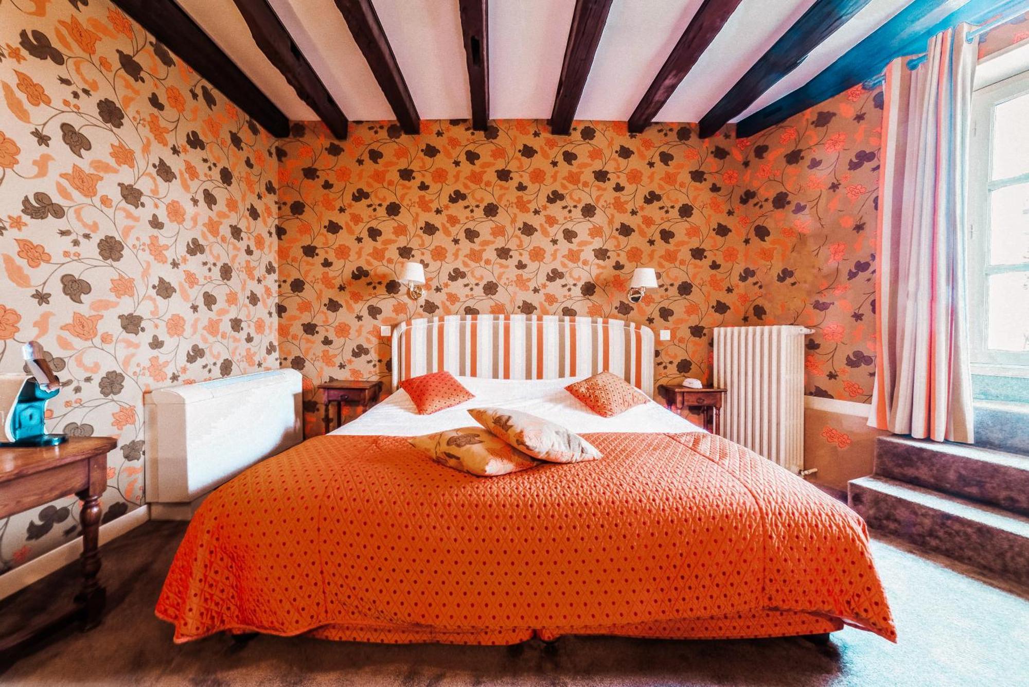 Castel Novel Hotel Varetz Buitenkant foto