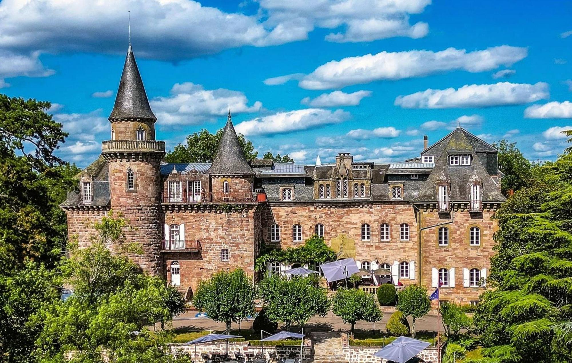Castel Novel Hotel Varetz Buitenkant foto